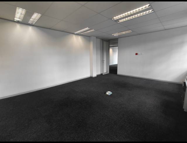 364M² OFFICE TO LET IN LYME PARK